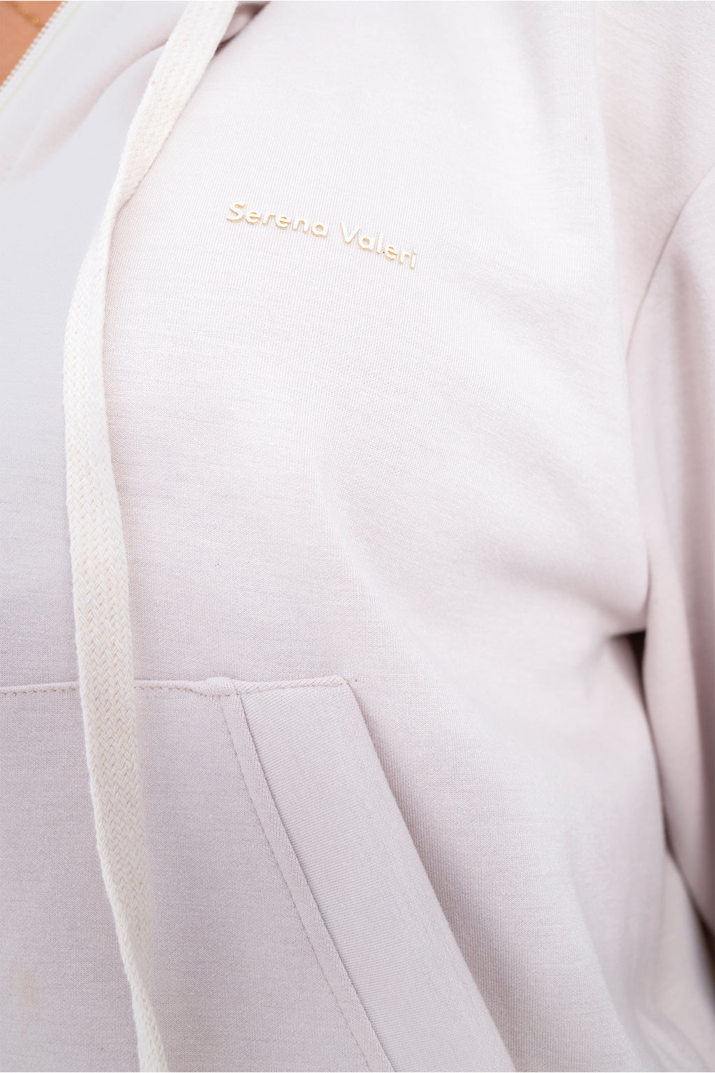 SV092-WEB-BEIGE_3detall buso serena valeri con tiras ajustables 
