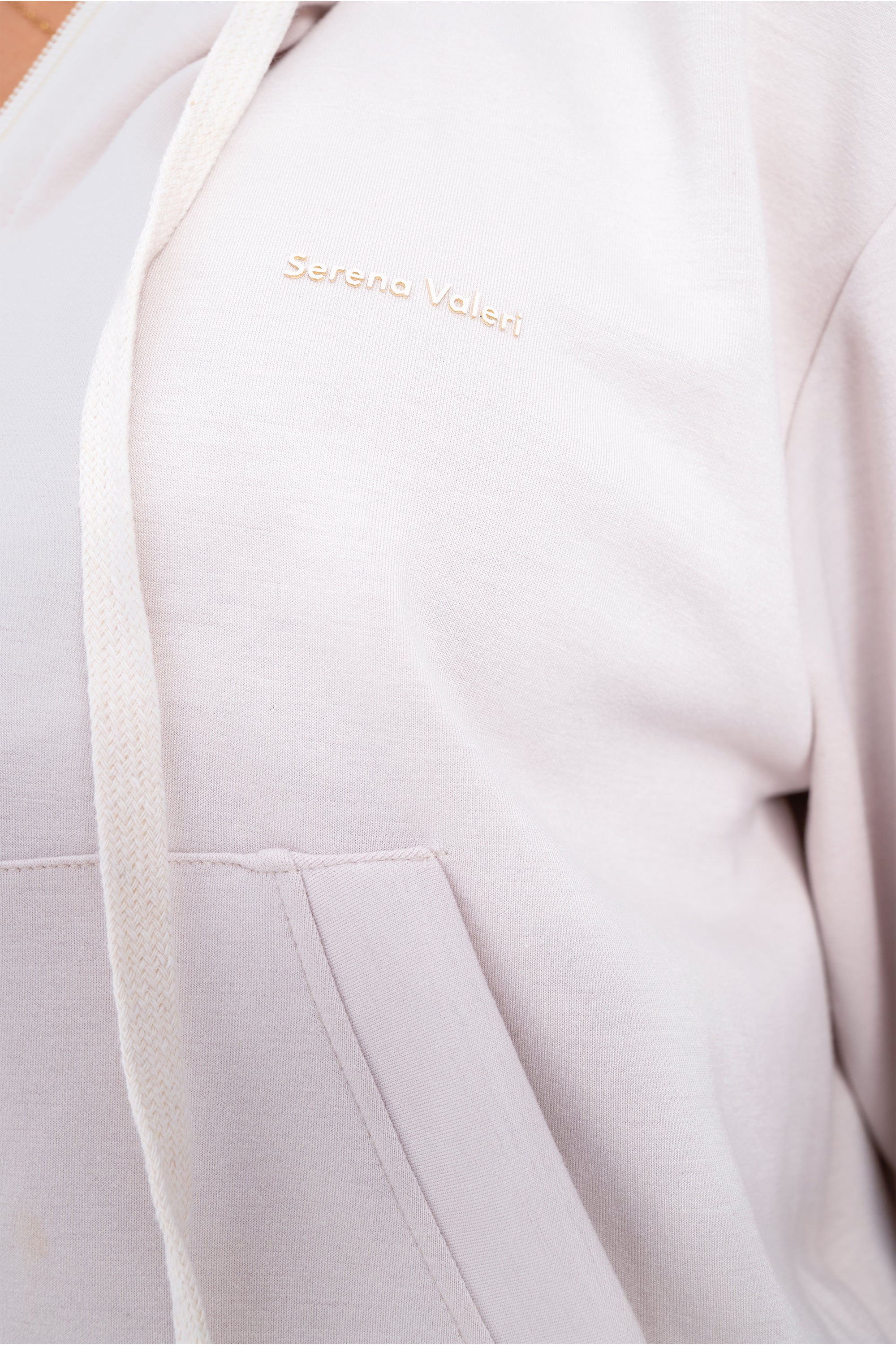 SV092-WEB-BEIGE_3detall buso serena valeri con tiras ajustables 