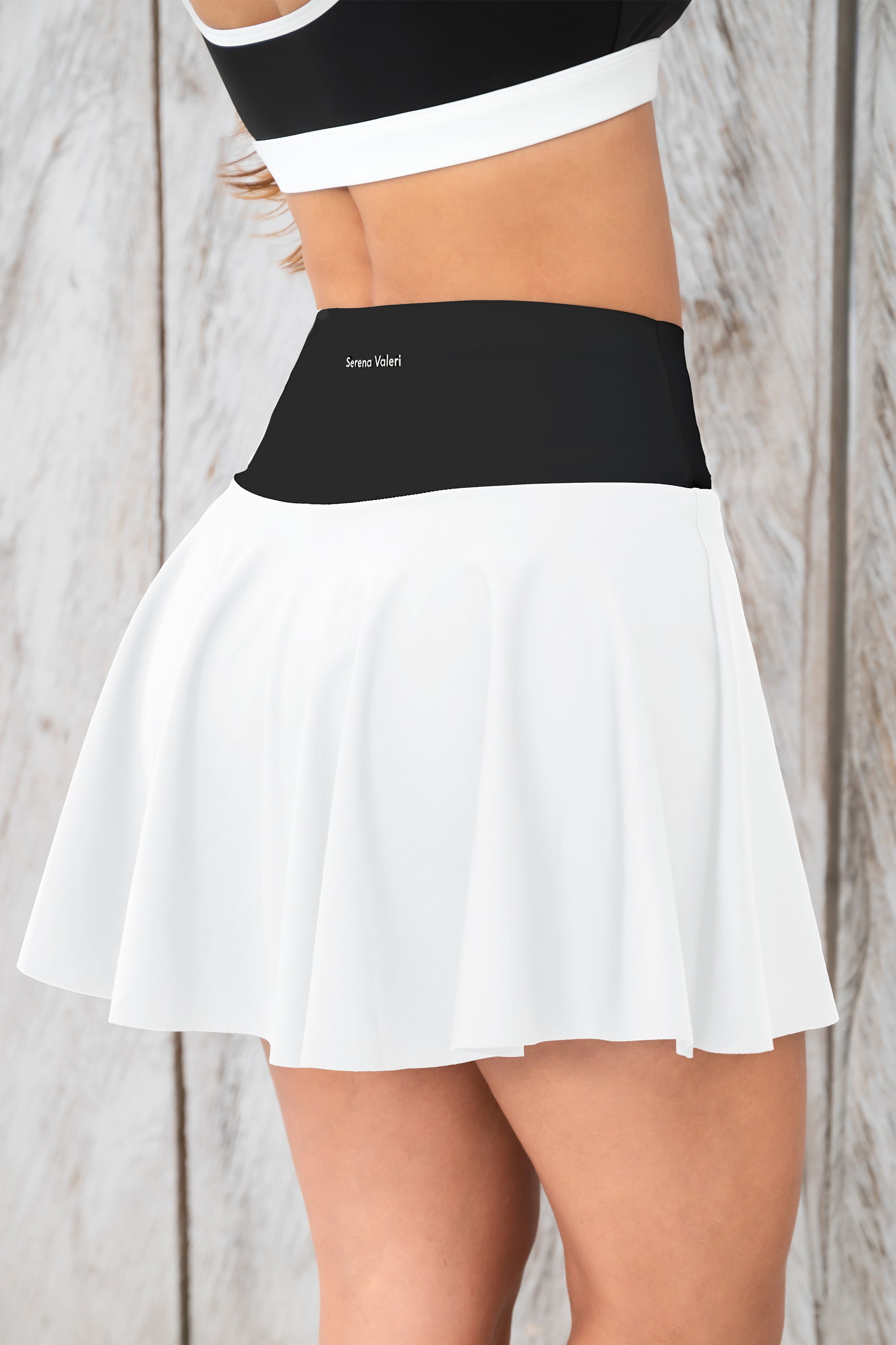 Falda Blanca con Fajón Negro en Licra SV099